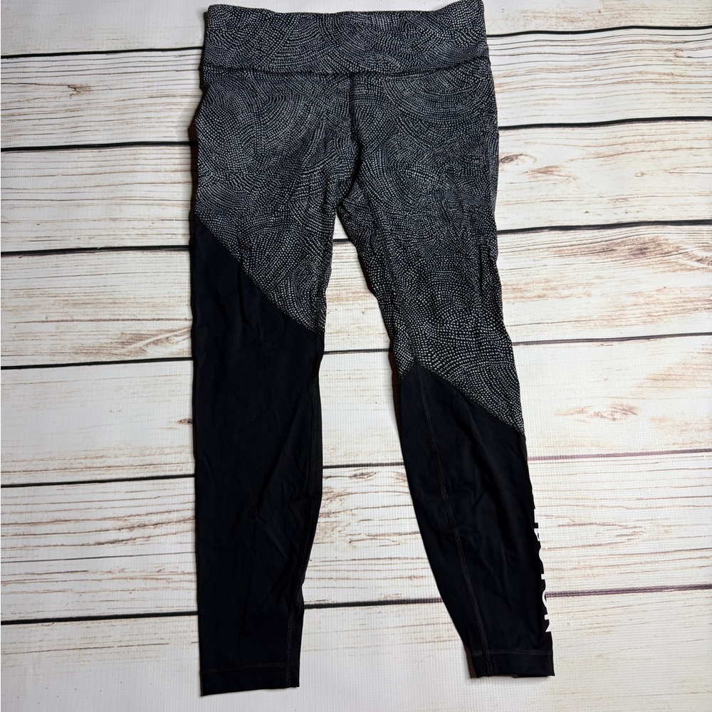 Lululemon Peloton Black and White Wunder Under Leggings